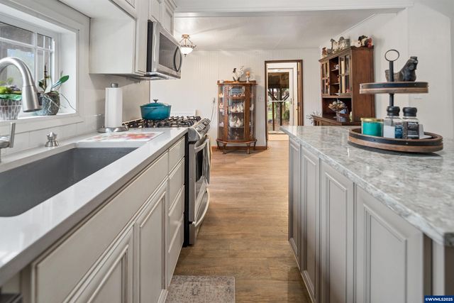 16326 Butteville Rd NE, Woodburn, OR 97071