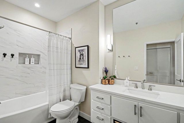 645 N 1st Street 300, Minneapolis, MN 55401