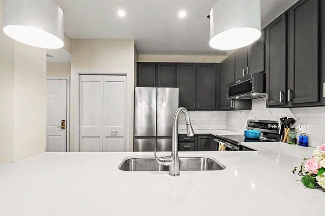 645 N 1st Street 300, Minneapolis, MN 55401
