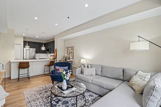 645 N 1st Street 300, Minneapolis, MN 55401