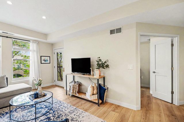 645 N 1st Street 300, Minneapolis, MN 55401