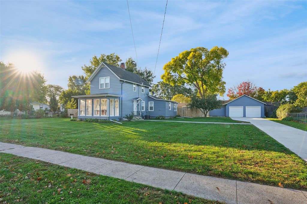 402 6th Street SW, Altoona, IA 50009