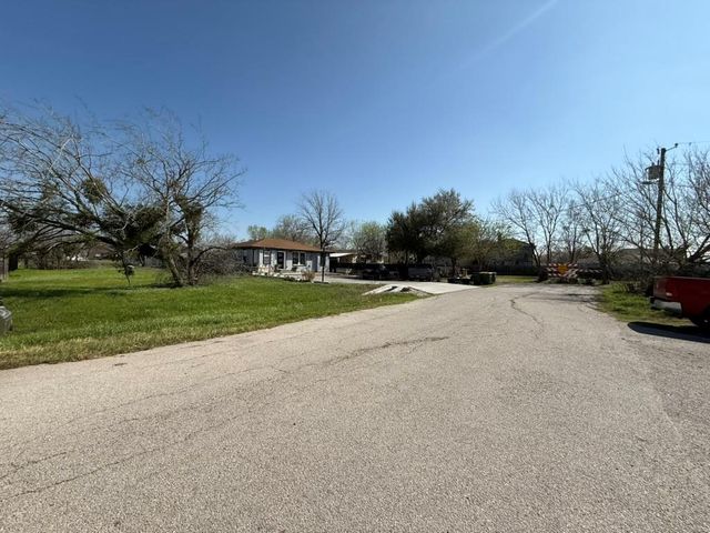 505 E Burton ST, Manor, TX 78653