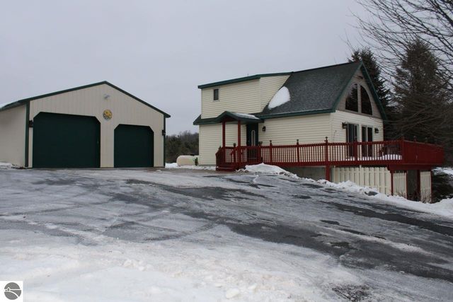 72 NW Wood Road, Rapid City, MI 49676