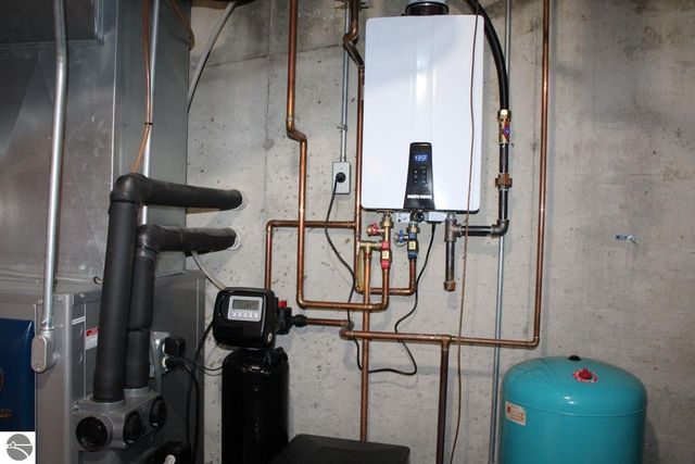 72 NW Wood Road, Rapid City, MI 49676