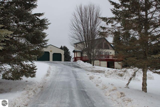 72 NW Wood Road, Rapid City, MI 49676