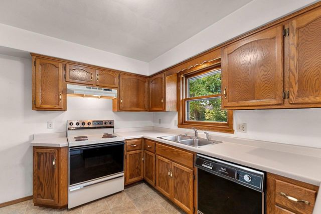 4718 W PERIWINKLE COURT, Appleton, WI 54914