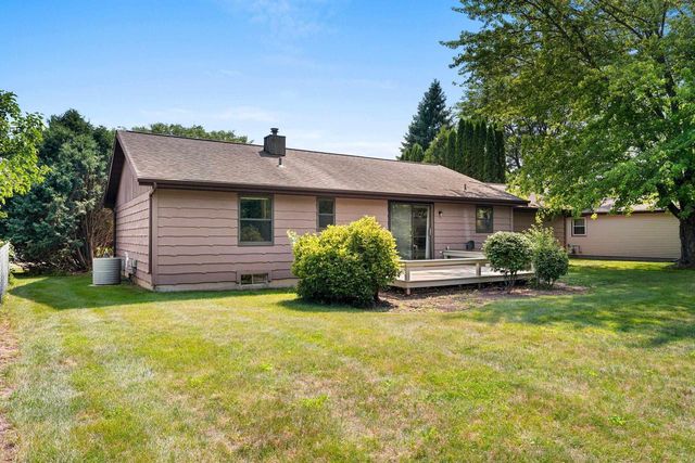 4718 W PERIWINKLE COURT, Appleton, WI 54914