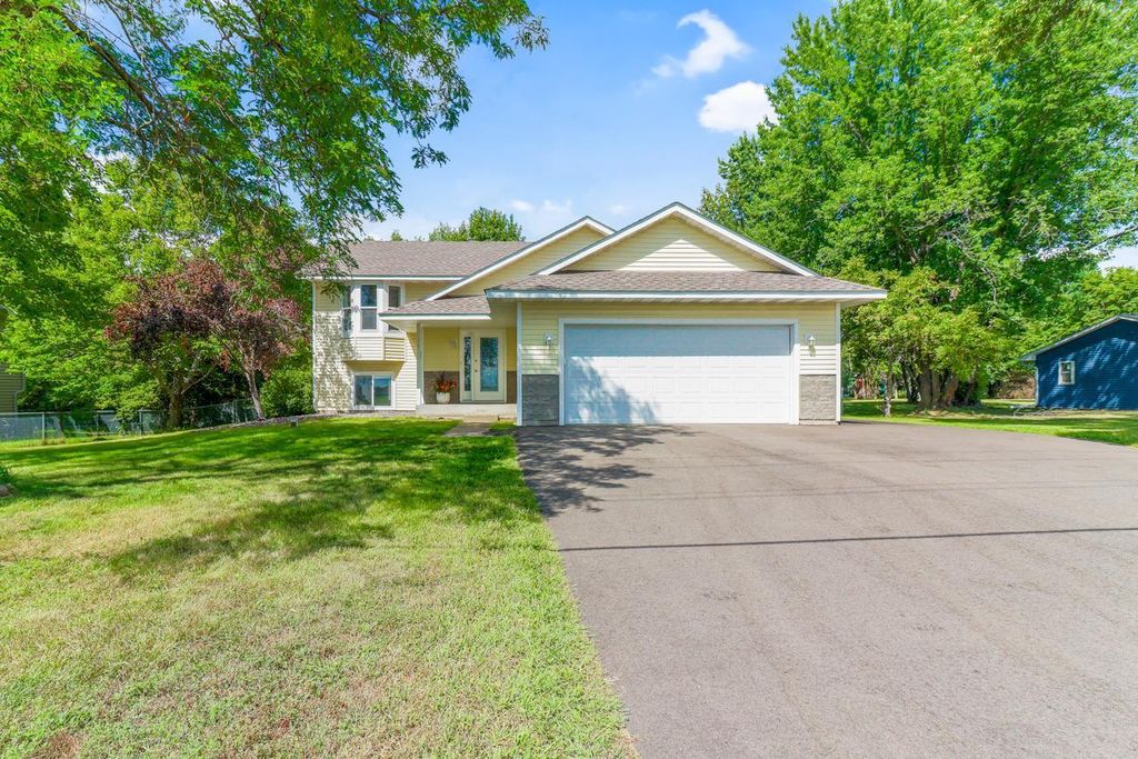 751 Glenwood Avenue E, Big Lake, MN 55309