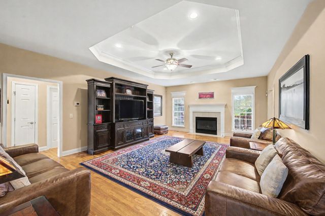 1437 Charleston Ln, Columbia, TN 38401