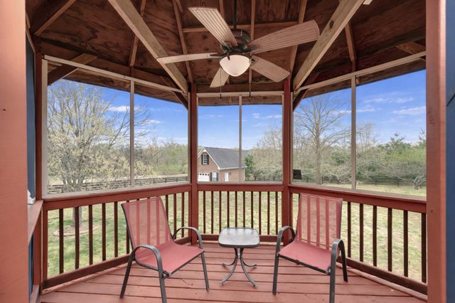 1437 Charleston Ln, Columbia, TN 38401