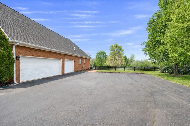 1437 Charleston Ln, Columbia, TN 38401