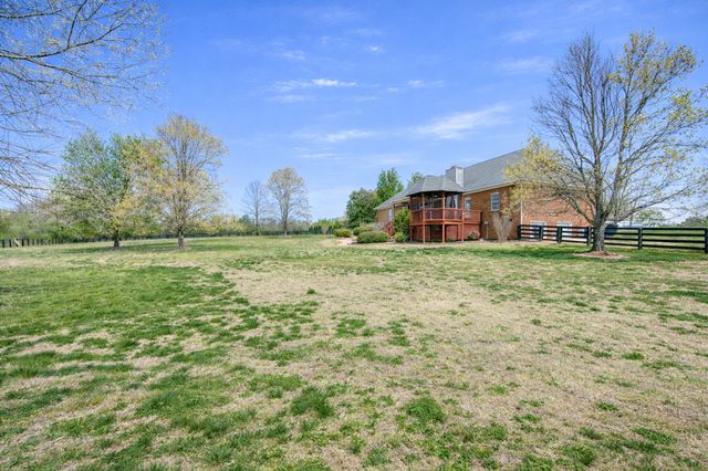 1437 Charleston Ln, Columbia, TN 38401