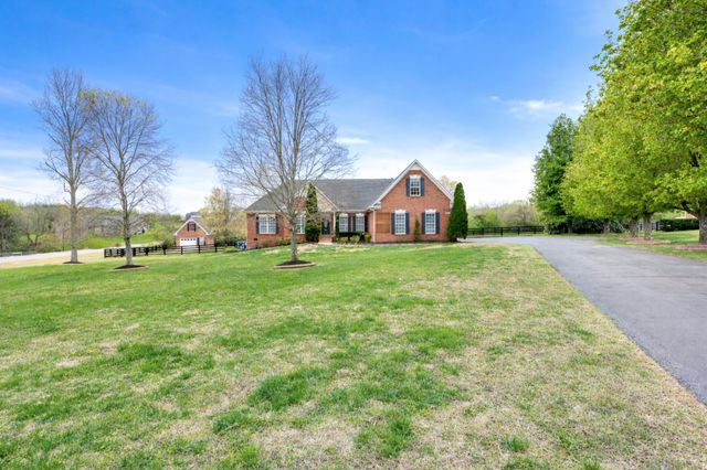 1437 Charleston Ln, Columbia, TN 38401