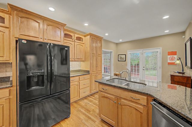 1437 Charleston Ln, Columbia, TN 38401