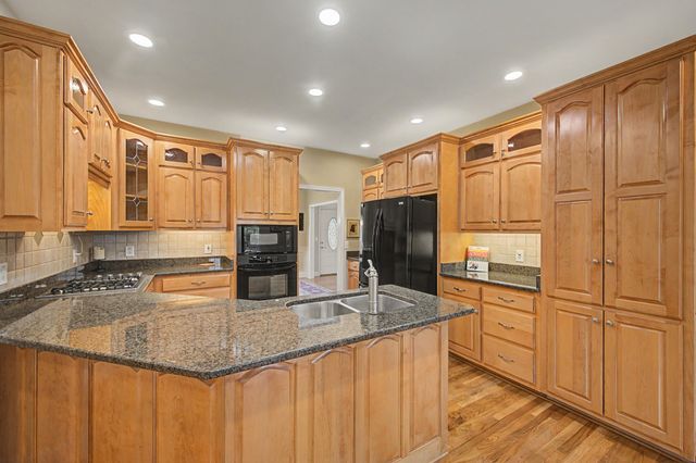 1437 Charleston Ln, Columbia, TN 38401