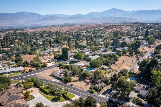604 E Mariposa, Redlands, CA 92373