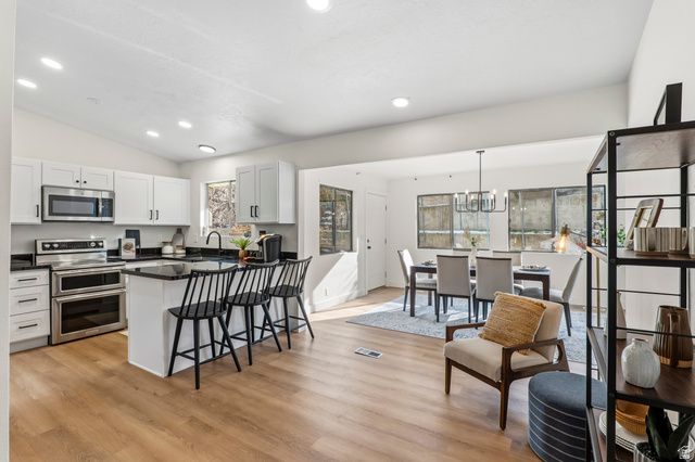 1492 E SANDY HILLS DR, Sandy, UT 84093