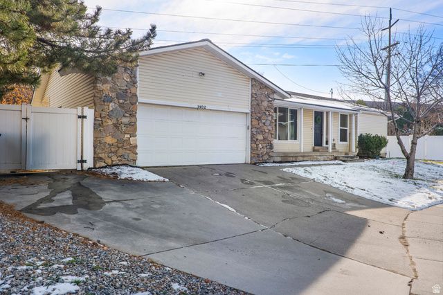 1492 E SANDY HILLS DR, Sandy, UT 84093