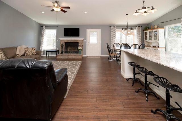 5412 THOMPSON RD, Columbia, MO 65202