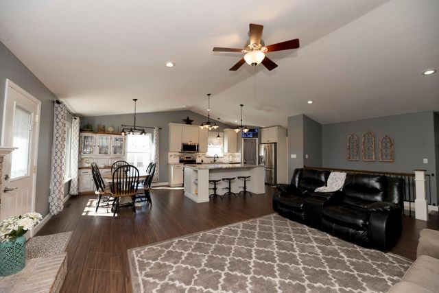 5412 THOMPSON RD, Columbia, MO 65202