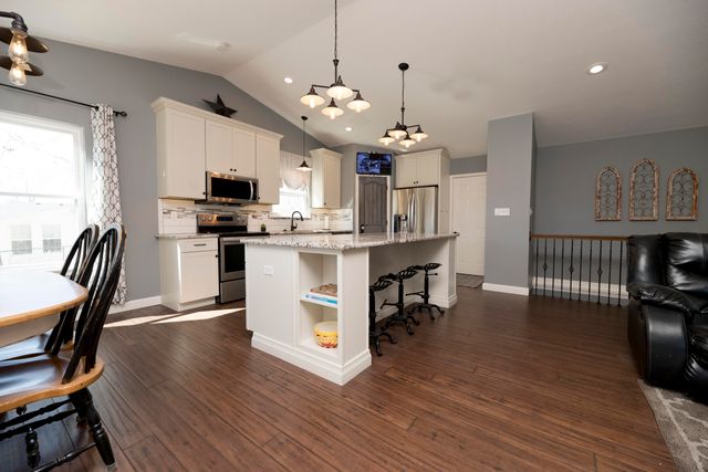 5412 THOMPSON RD, Columbia, MO 65202