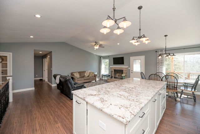 5412 THOMPSON RD, Columbia, MO 65202