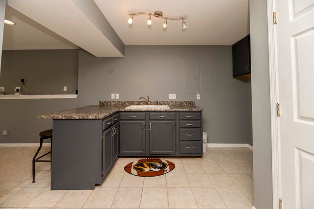 5412 THOMPSON RD, Columbia, MO 65202