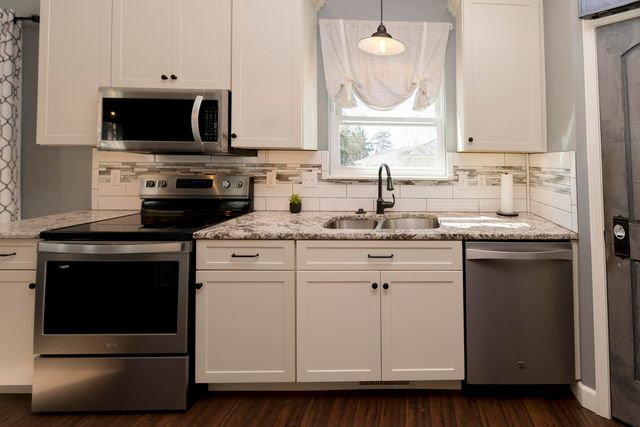 5412 THOMPSON RD, Columbia, MO 65202