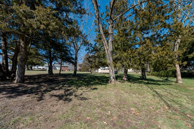 5412 THOMPSON RD, Columbia, MO 65202
