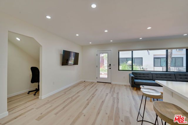928 N San Vicente Boulevard 108, West Hollywood, CA 90069