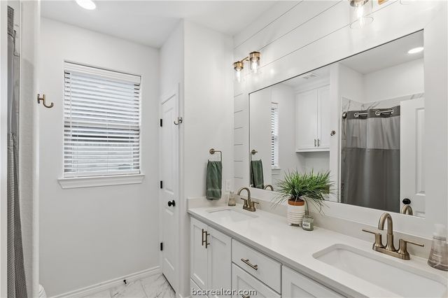 4330 Fox River Lane, Bryan, TX 77802