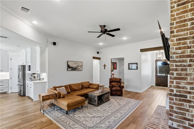4330 Fox River Lane, Bryan, TX 77802