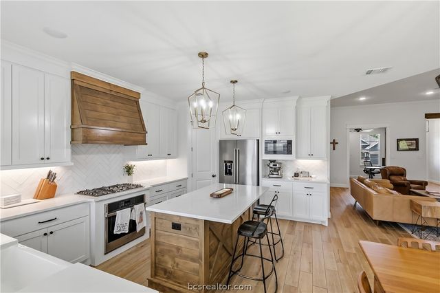 4330 Fox River Lane, Bryan, TX 77802