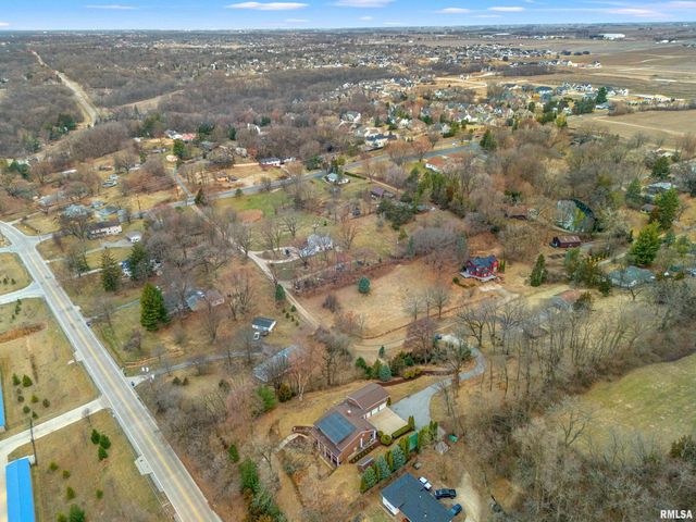 7216 VALLEY Drive, Bettendorf, IA 52722