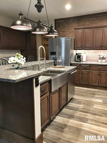 7216 VALLEY Drive, Bettendorf, IA 52722