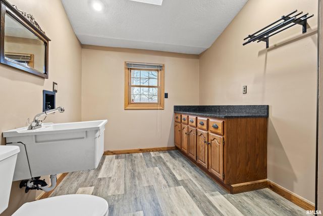 7216 VALLEY Drive, Bettendorf, IA 52722