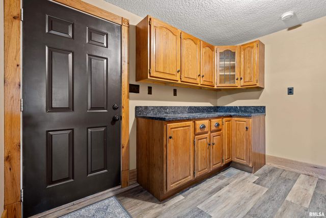 7216 VALLEY Drive, Bettendorf, IA 52722