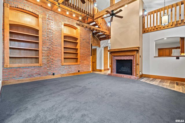 7216 VALLEY Drive, Bettendorf, IA 52722