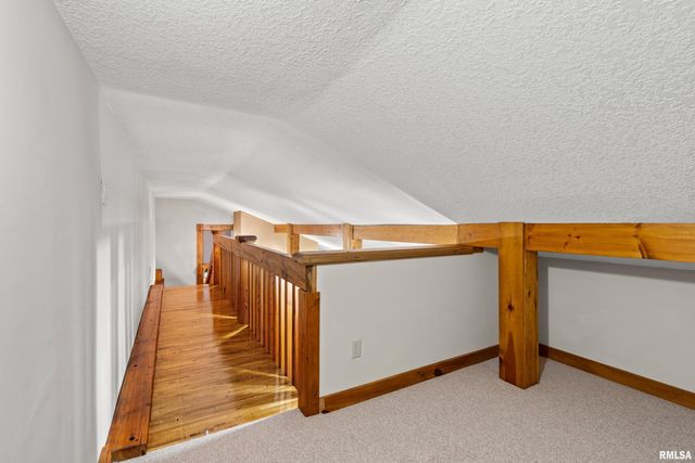 7216 VALLEY Drive, Bettendorf, IA 52722