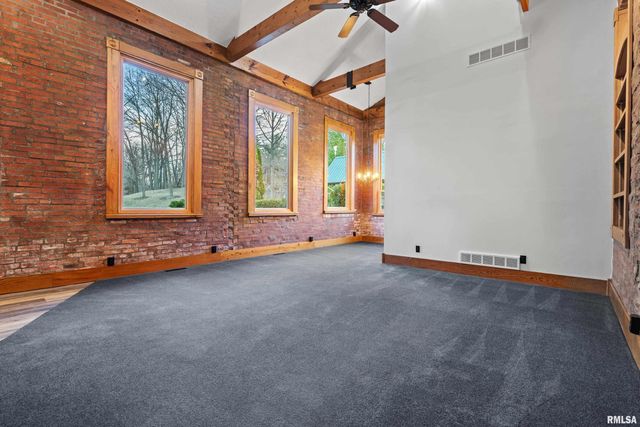 7216 VALLEY Drive, Bettendorf, IA 52722