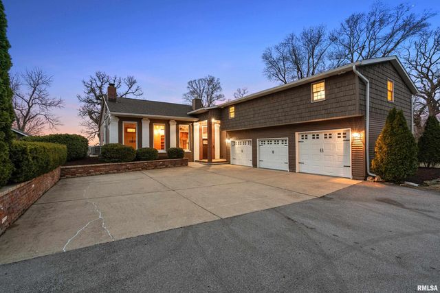 7216 VALLEY Drive, Bettendorf, IA 52722