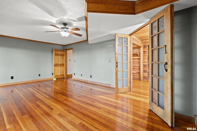 7216 VALLEY Drive, Bettendorf, IA 52722