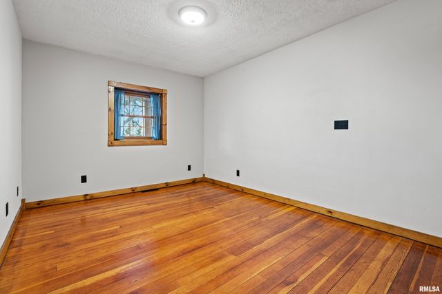 7216 VALLEY Drive, Bettendorf, IA 52722