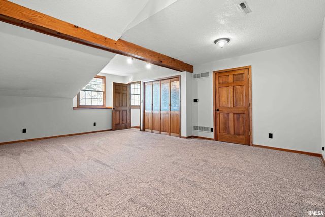 7216 VALLEY Drive, Bettendorf, IA 52722