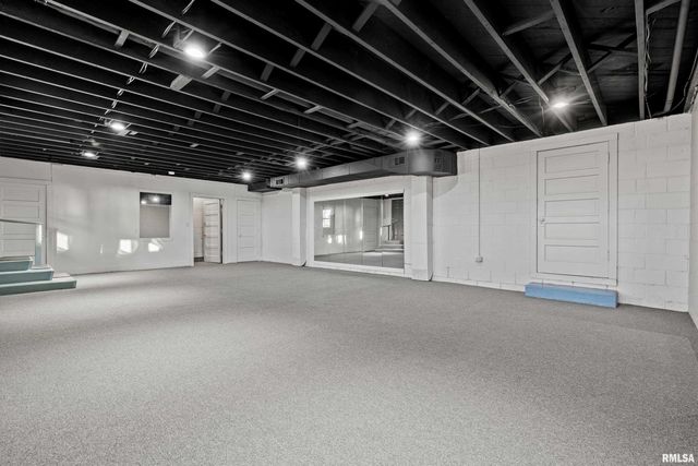 7216 VALLEY Drive, Bettendorf, IA 52722