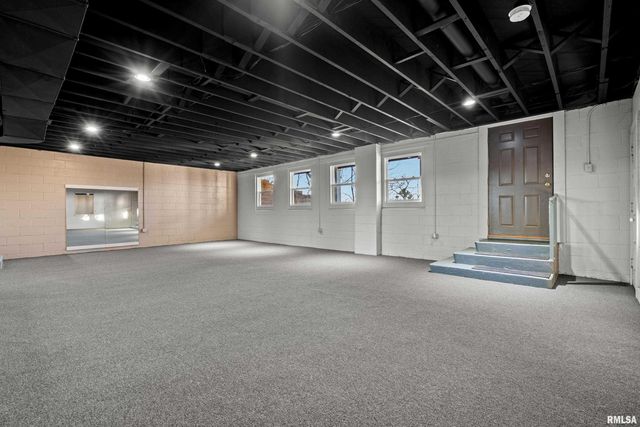 7216 VALLEY Drive, Bettendorf, IA 52722