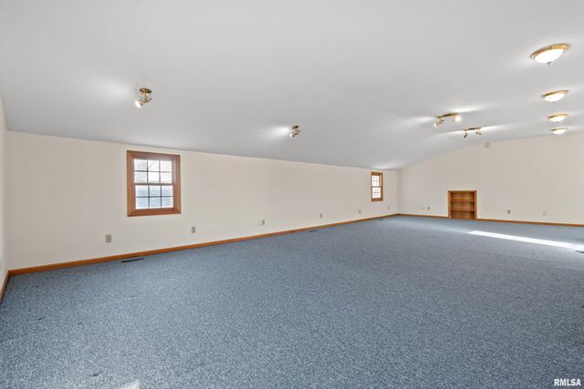 7216 VALLEY Drive, Bettendorf, IA 52722