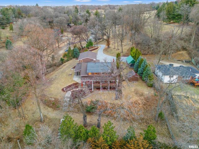 7216 VALLEY Drive, Bettendorf, IA 52722