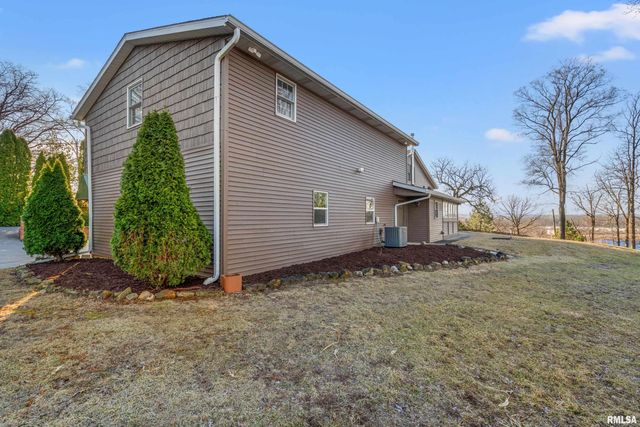 7216 VALLEY Drive, Bettendorf, IA 52722